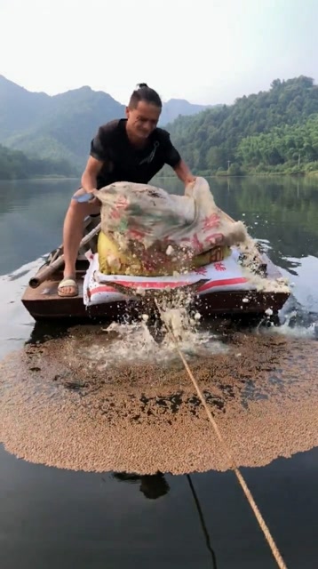 【视频】今天用三百斤豆腐渣钓鲢鳙，打窝钓大鱼，看看能有多少鱼？_视频封面